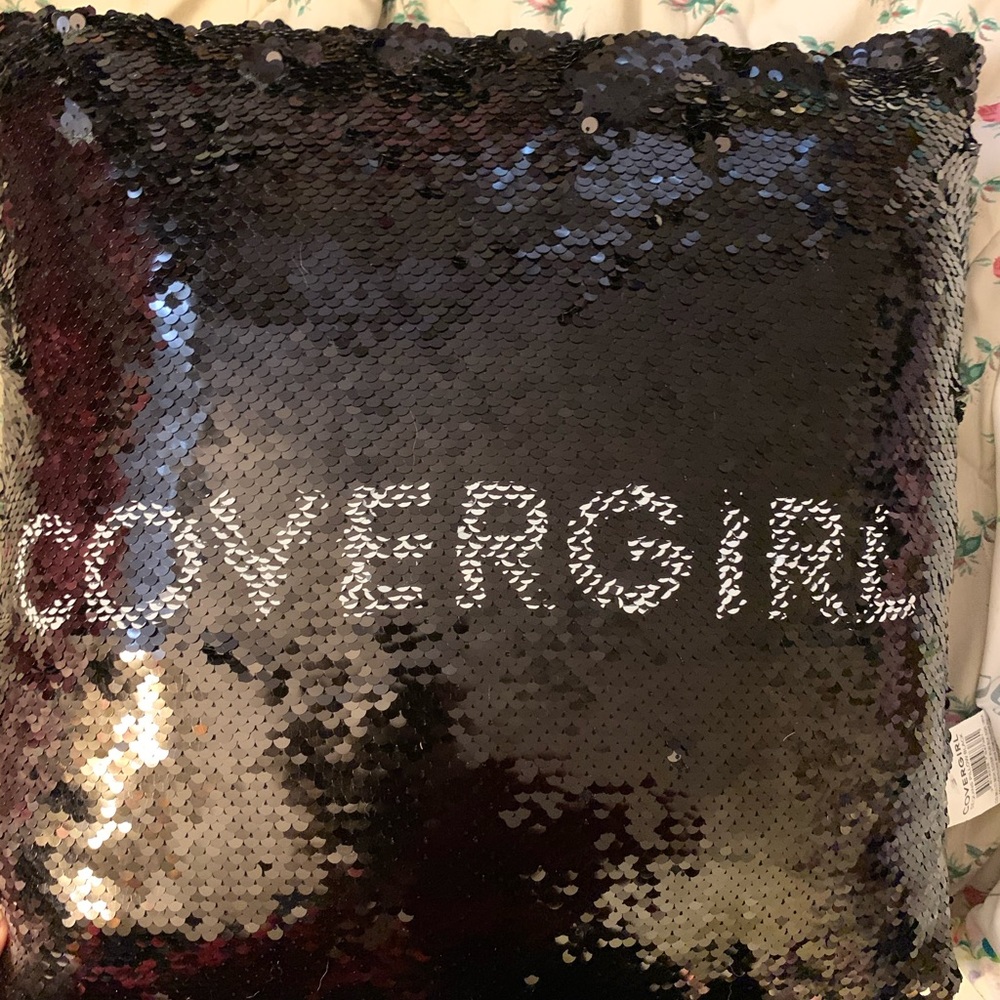 Covergirl pillow black